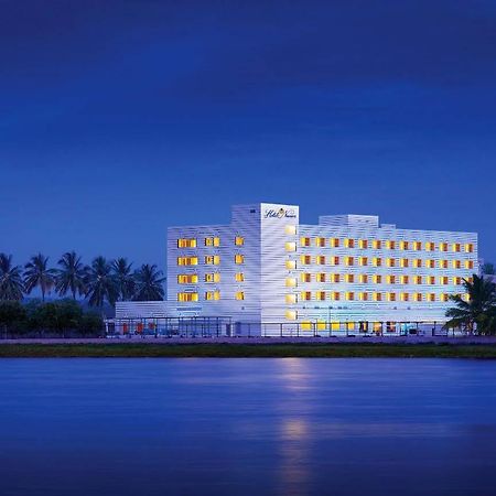 Hotel Naveen Lakeside Hubli Buitenkant foto