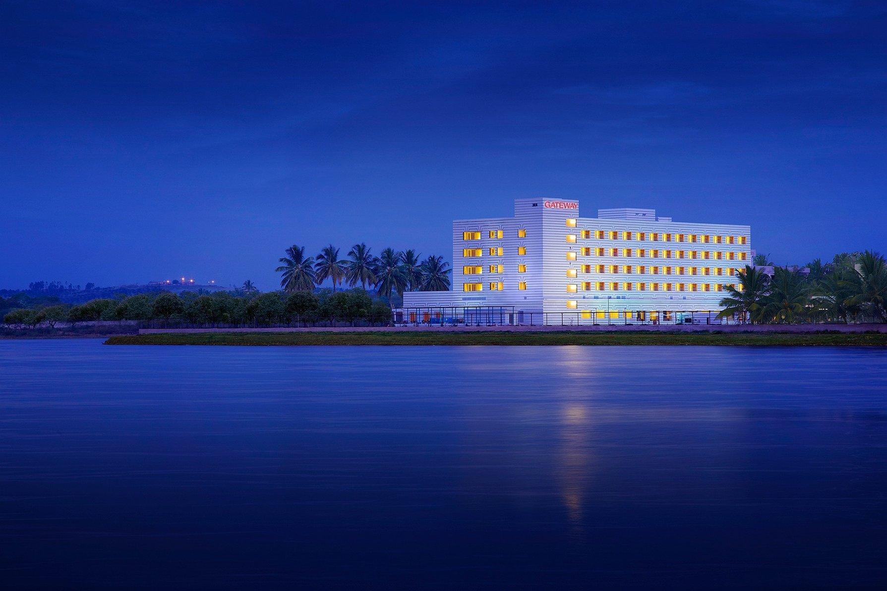 Hotel Naveen Lakeside Hubli Buitenkant foto