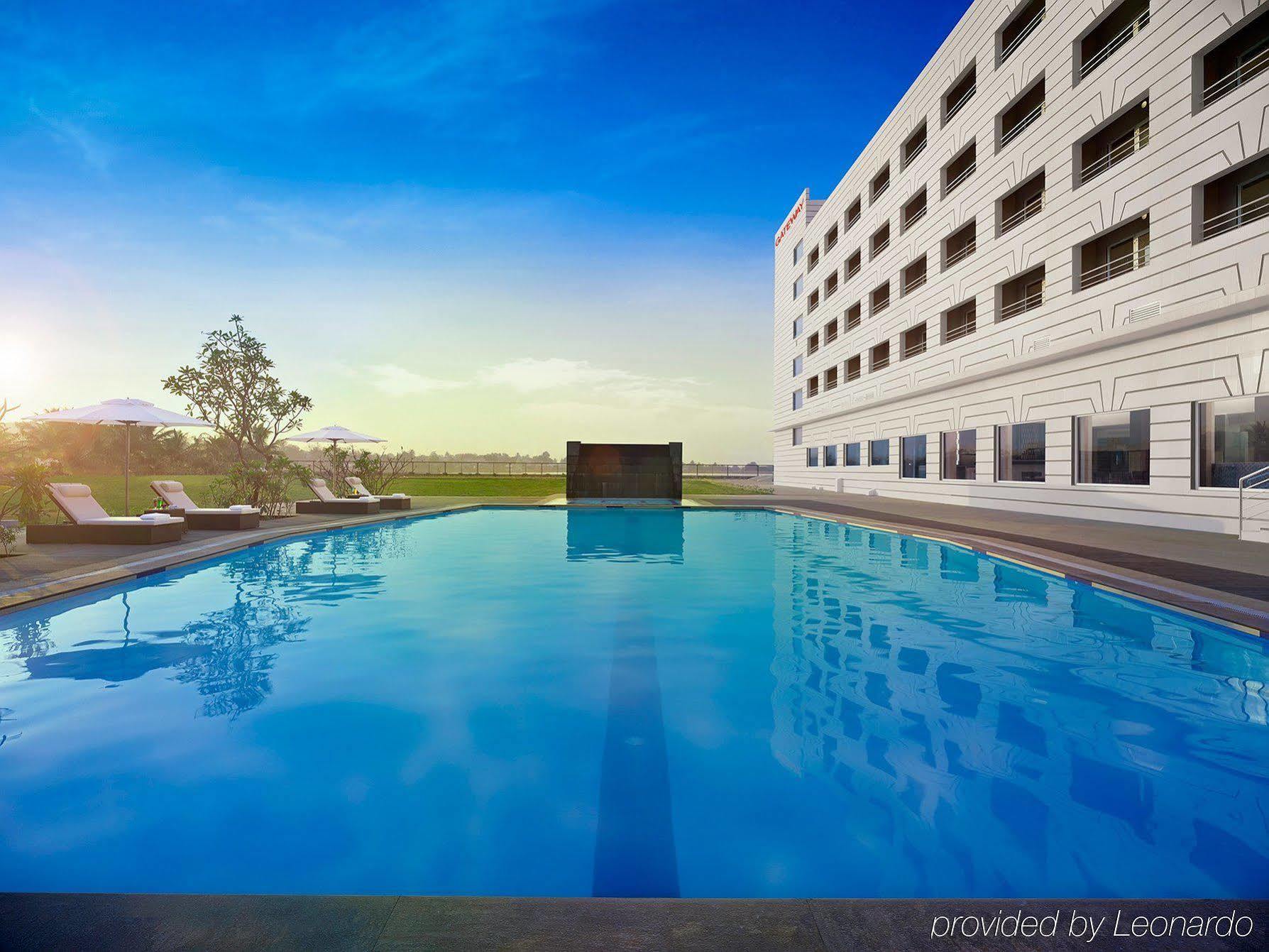 Hotel Naveen Lakeside Hubli Buitenkant foto