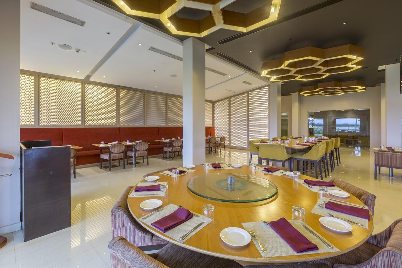 Hotel Naveen Lakeside Hubli Buitenkant foto