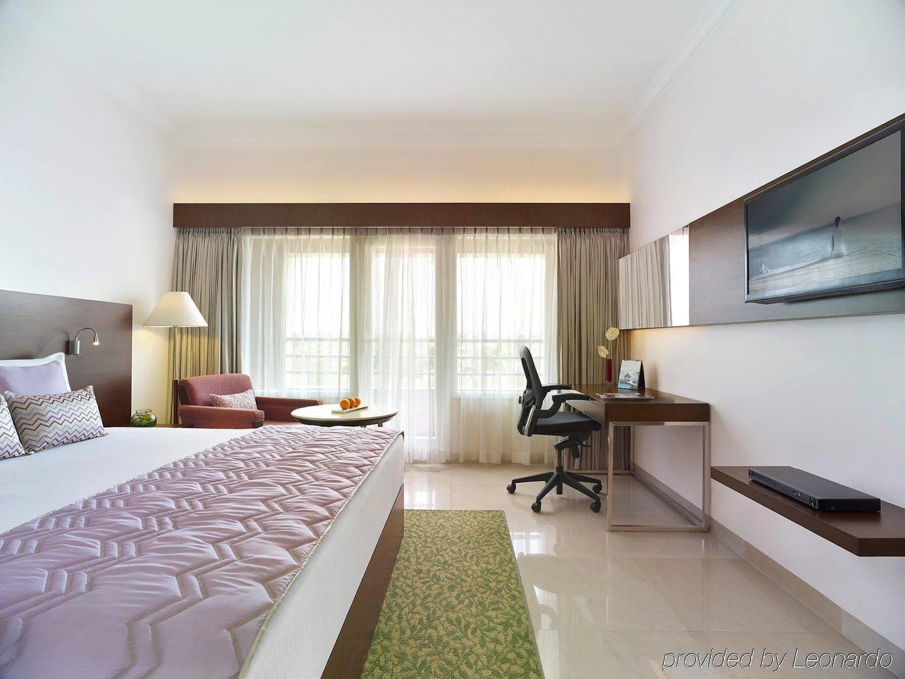 Hotel Naveen Lakeside Hubli Buitenkant foto