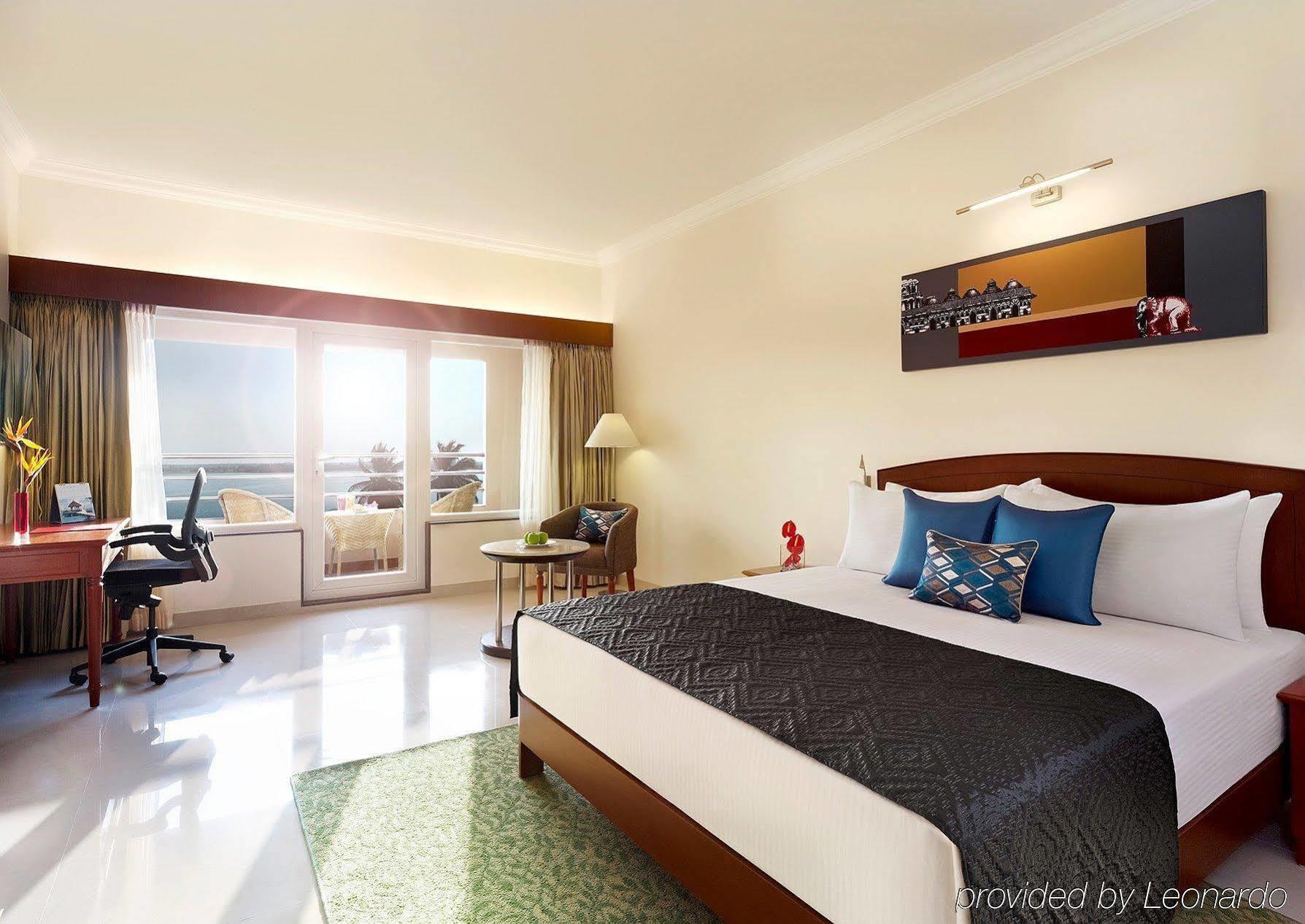 Hotel Naveen Lakeside Hubli Buitenkant foto