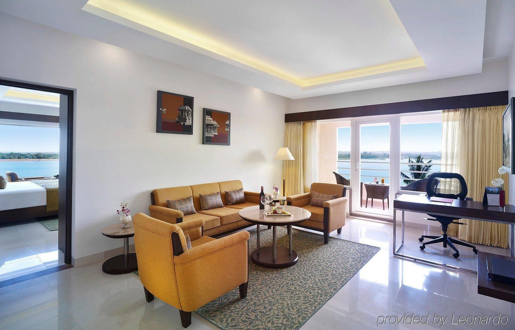 Hotel Naveen Lakeside Hubli Buitenkant foto