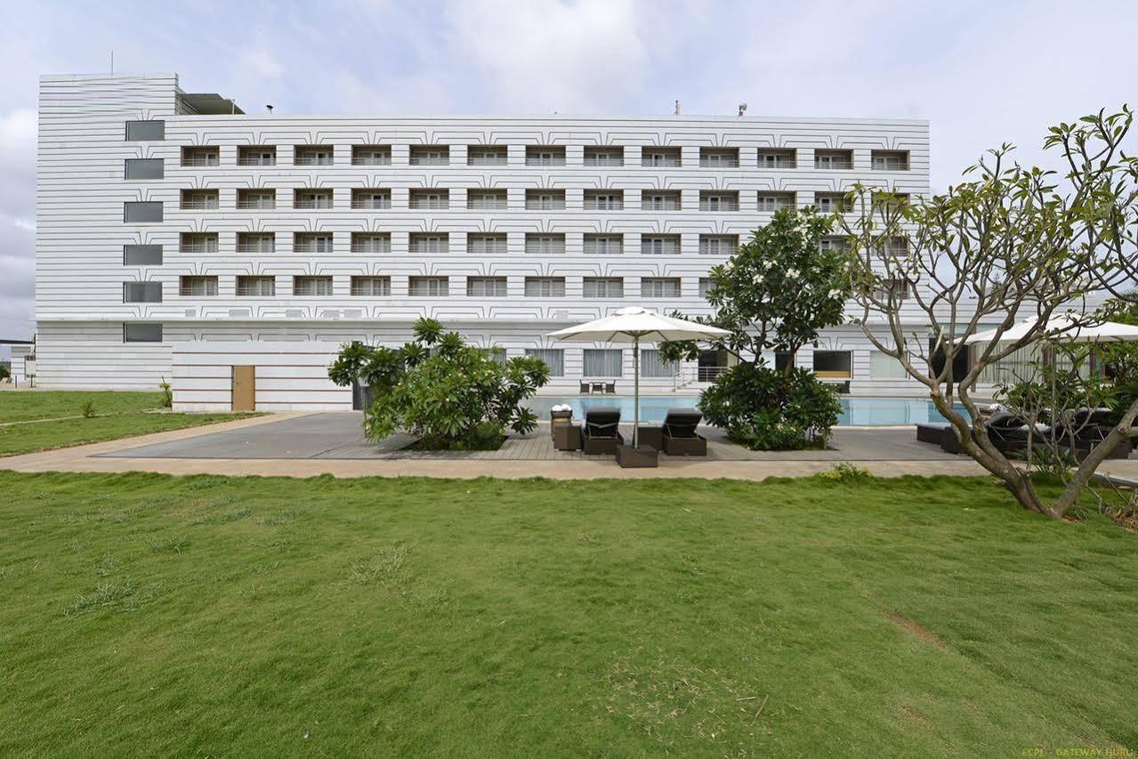 Hotel Naveen Lakeside Hubli Buitenkant foto