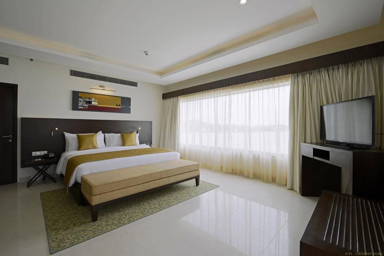 Hotel Naveen Lakeside Hubli Buitenkant foto