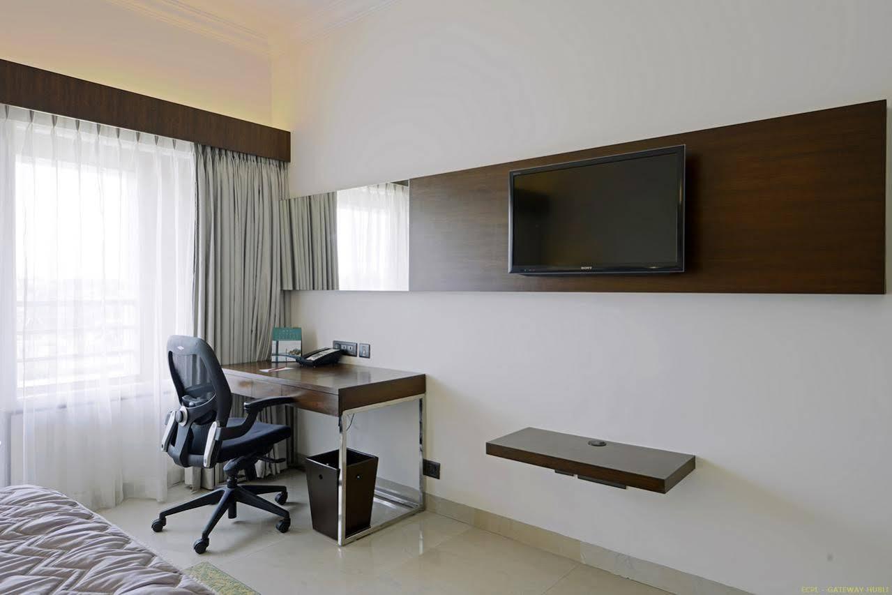 Hotel Naveen Lakeside Hubli Buitenkant foto