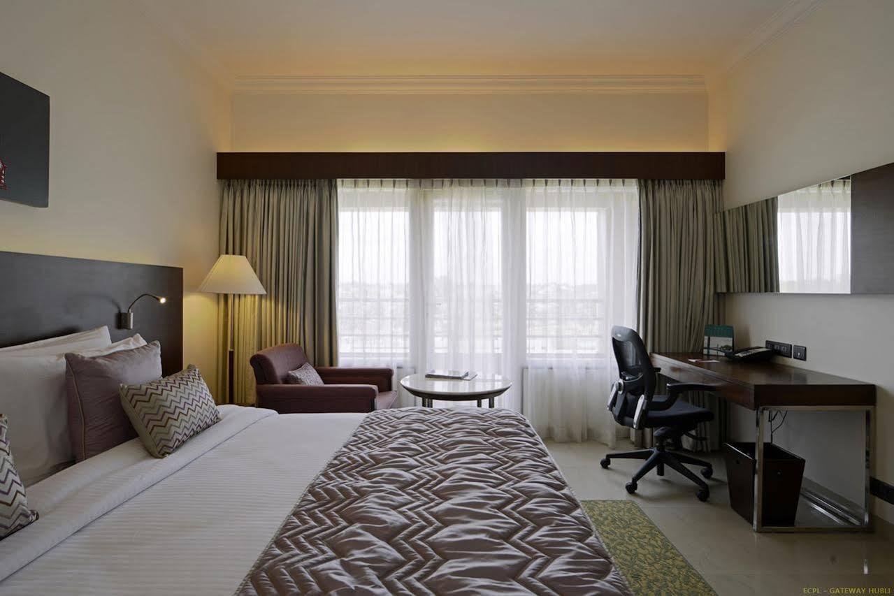 Hotel Naveen Lakeside Hubli Buitenkant foto