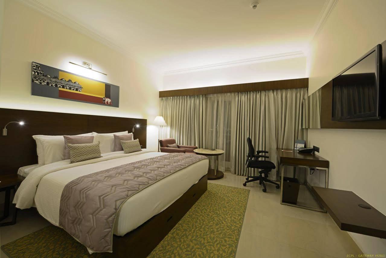 Hotel Naveen Lakeside Hubli Buitenkant foto